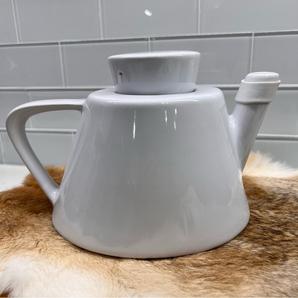 Vintage Ikea 1990’s White Minimalist Ceramic Teapot - VARME Discontinued Ikea - Picture 2 of 15